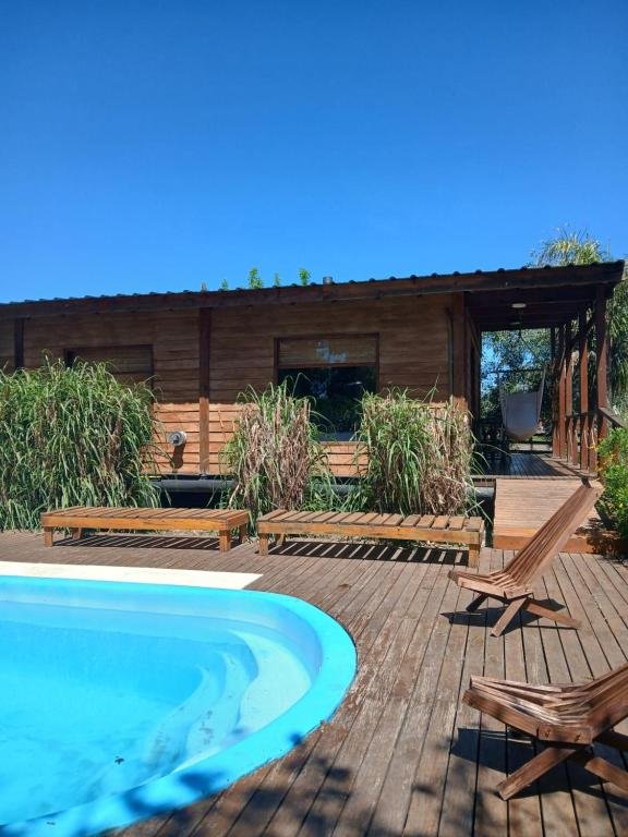 Cabaña en la Colina con jardín y pileta estacional