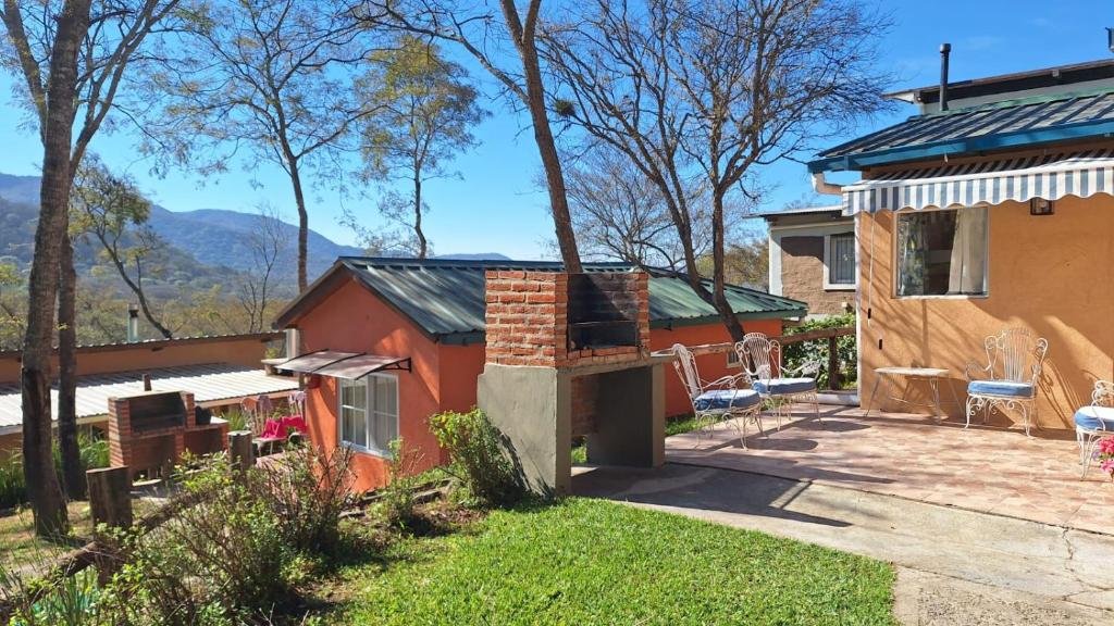 Mis Cabañas La Misión con vistas a la montaña cerca de Salta